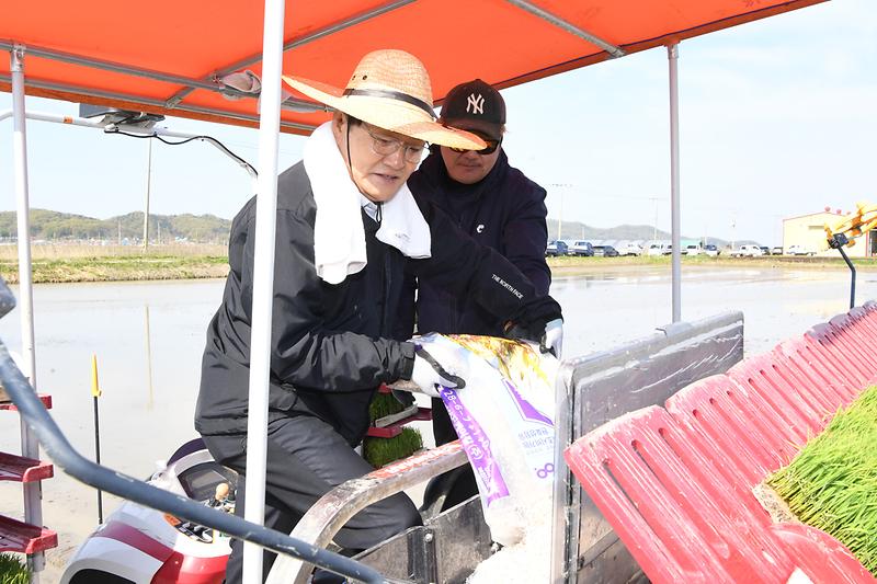 강화군,_올해_첫_모내기