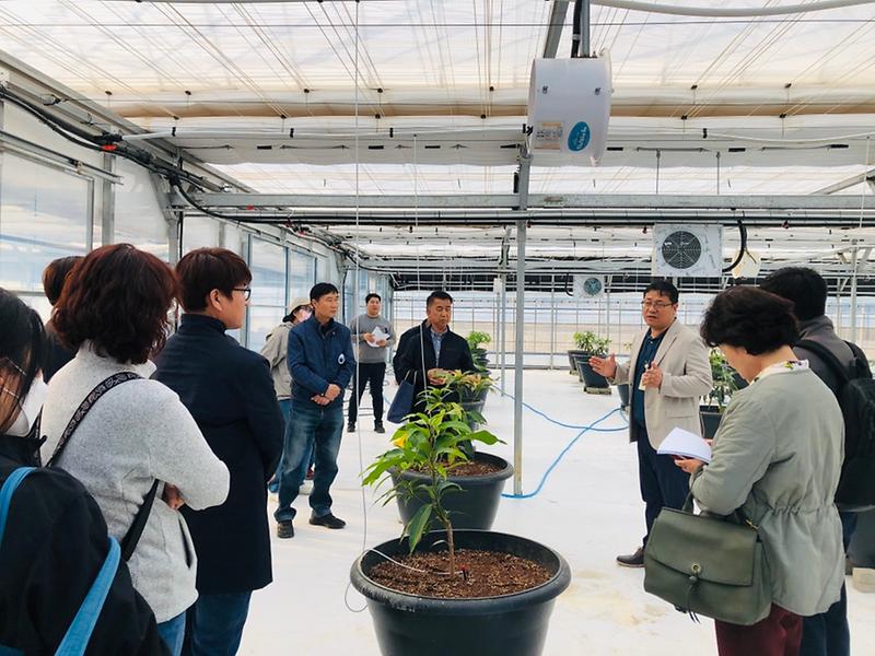 강화군,_지역_청년_농업인_활약에_지원_정책_‘주목’(3_농업_아카데미_교육_모습)