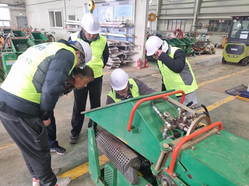 강화군,_영농부산물_불법_소각_근절…_파쇄_근로자_안전교육_실시(1)