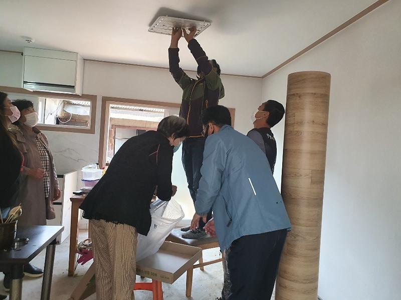 관련사진_2_(취약계층_집수리)