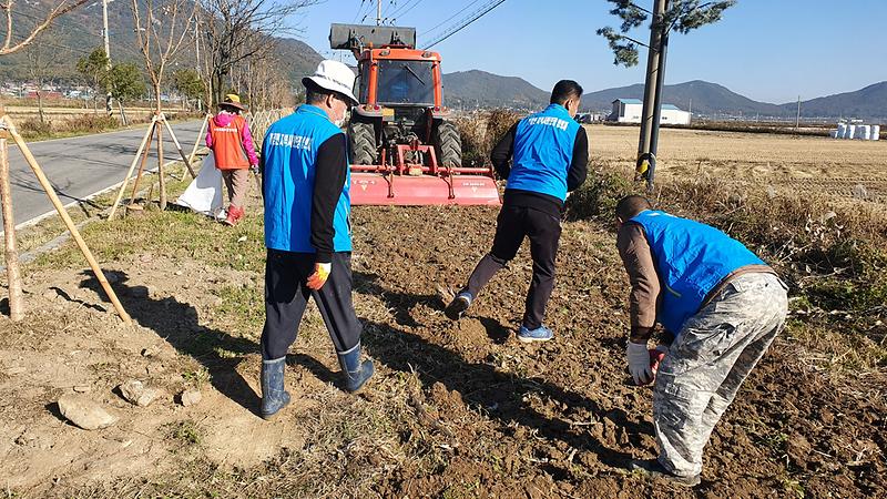 보도자료_사진(보리파종)02