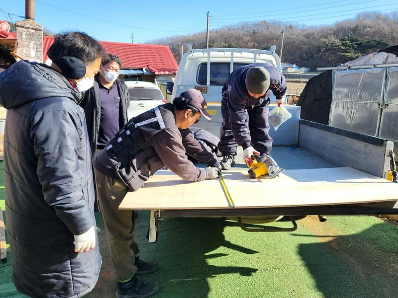 집수리_작업_장면