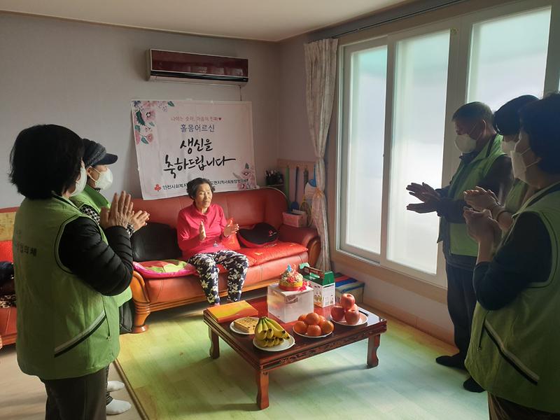 양도면협의체_홀몸어르신_생신축하_사진_2