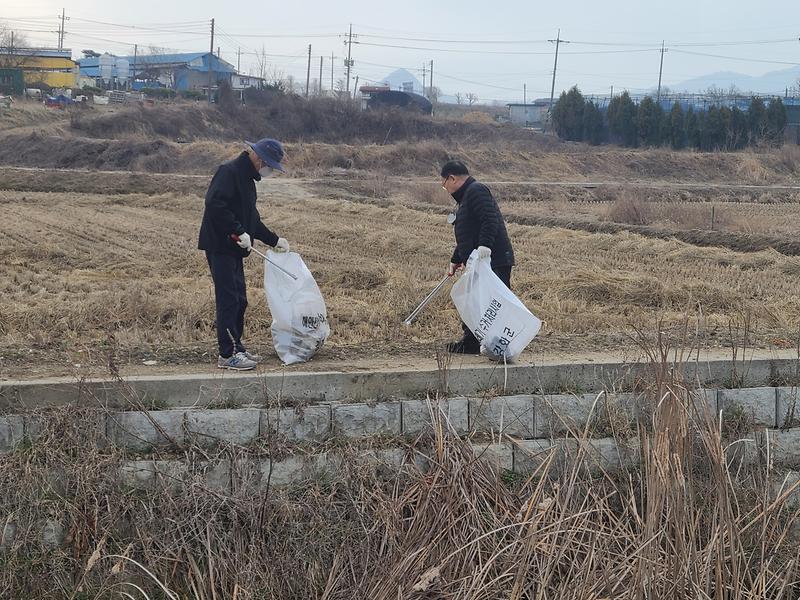 하천_환경정화활동_사진_3