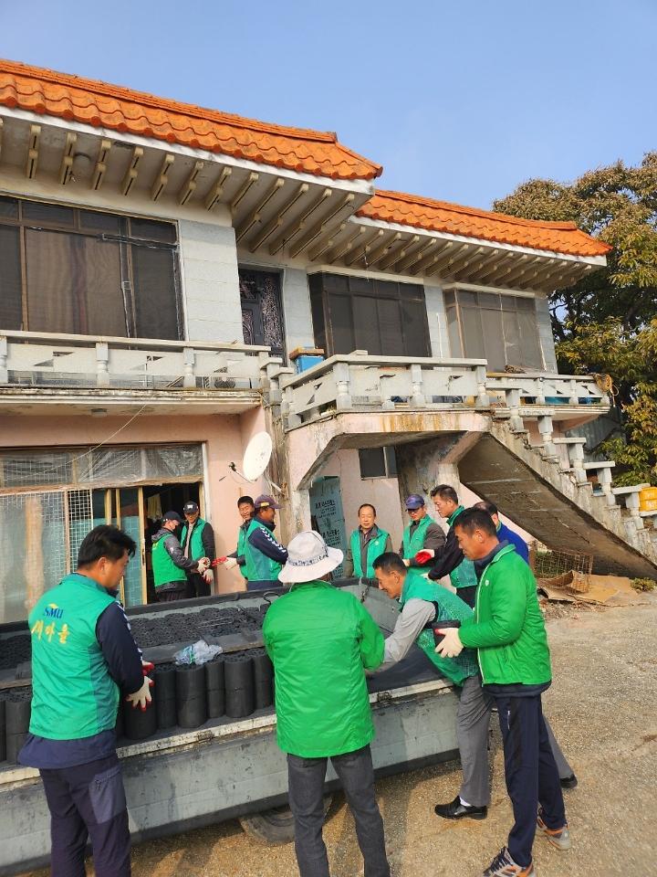 새마을지도자_연탄_나눔(11