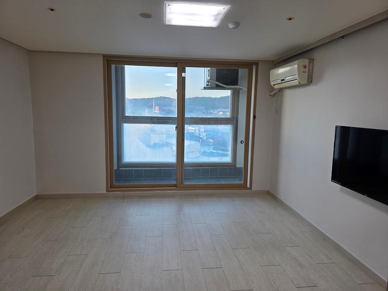 거실겸_방,발코니.jpg 이미지