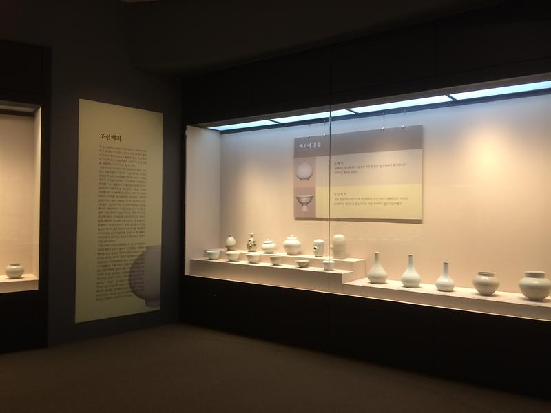 백자,_목가구.jpg 이미지