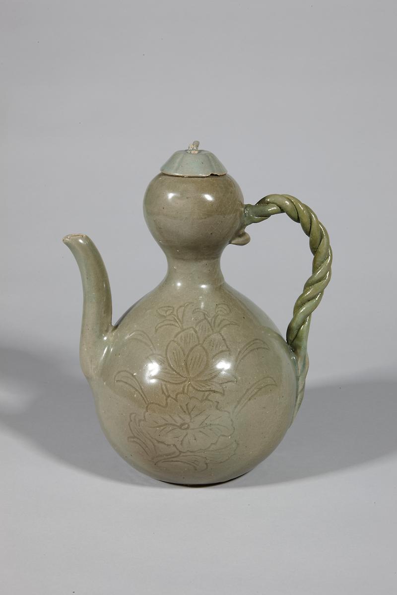 청자연꽃무늬표주박모양_주자(강화읍_대산리_출토),_국립제주박물관_사진_제공.jpg 이미지