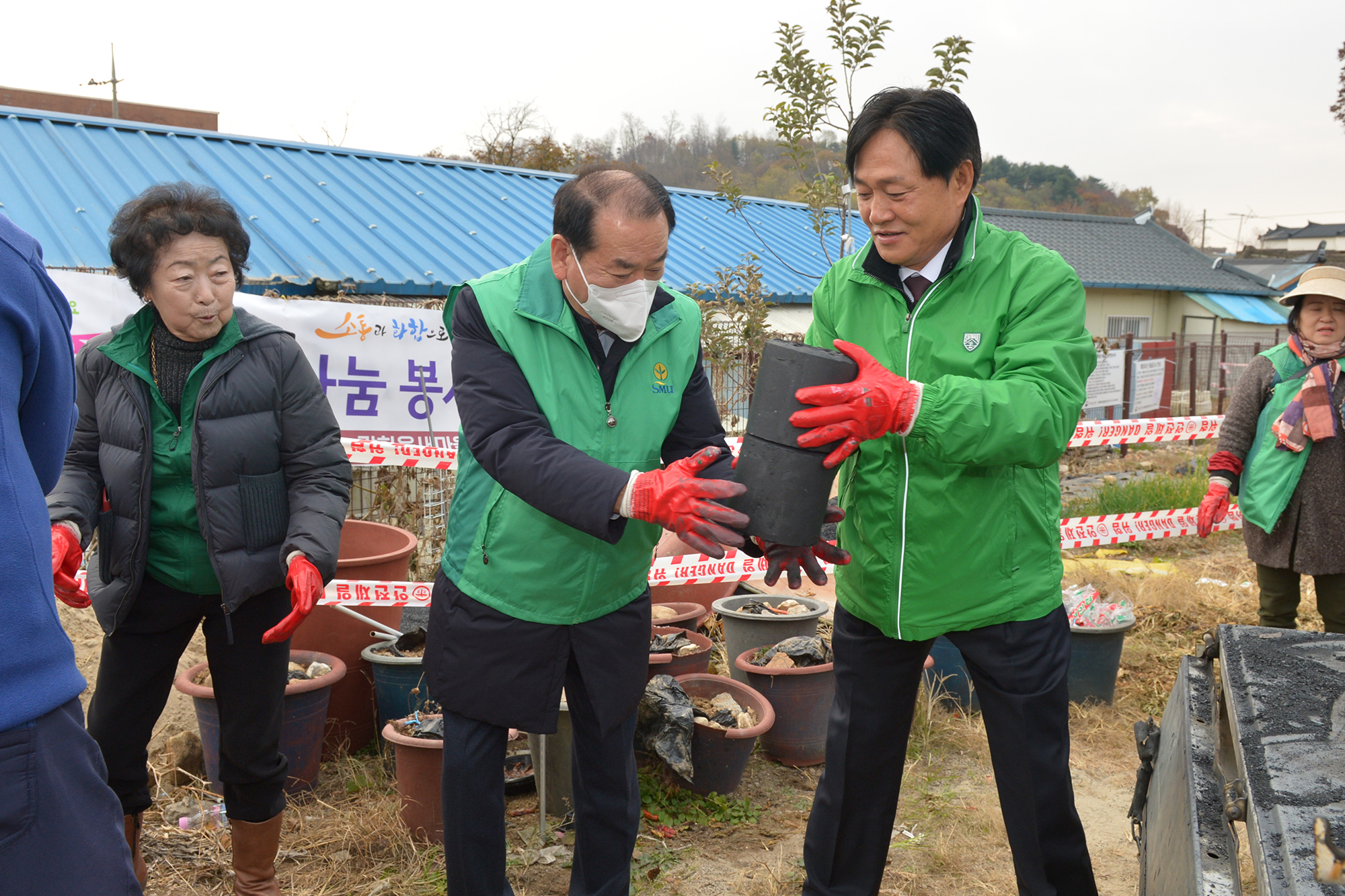  강화읍_새마을_연탄나눔행사_(1).jpg 이미지