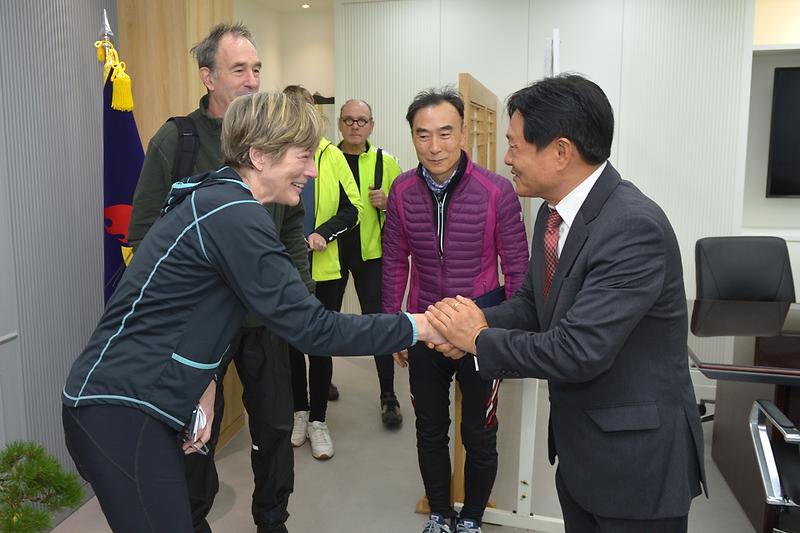 1._주한미군대사_강화군청_방문_(4).jpg 이미지