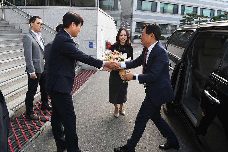 첫_출근_(1).jpg 이미지