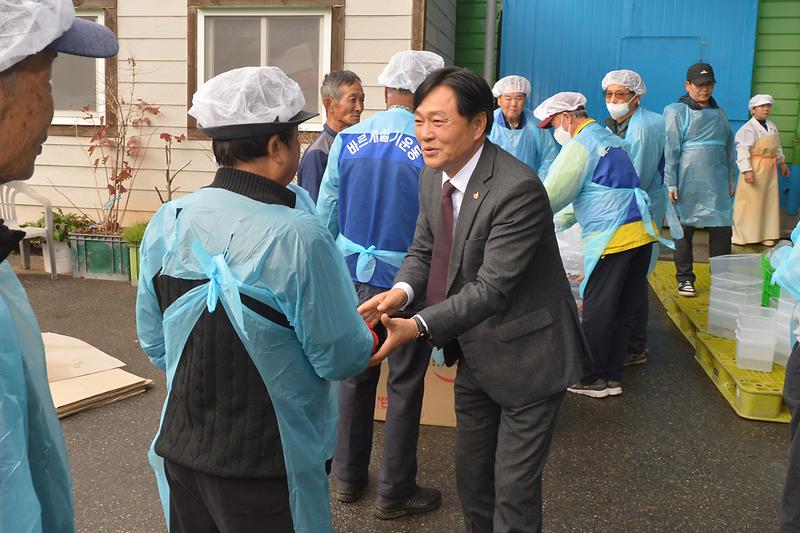 다문화가족과_김장담그기_행사_(2).jpg 이미지