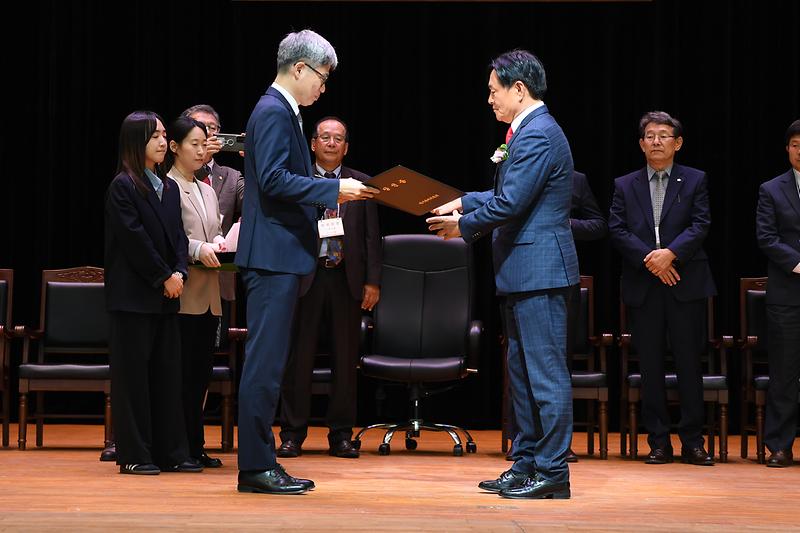 당선증_교부_(7).jpg 이미지