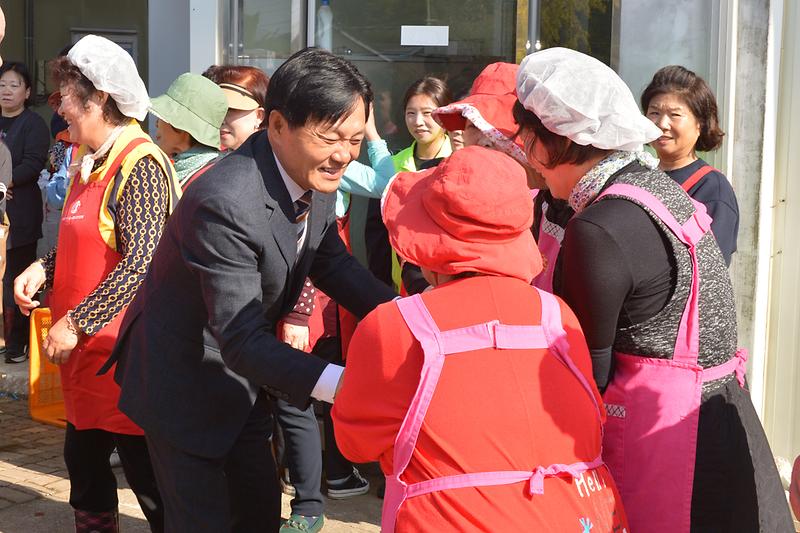 강화군_농가주부모임_사랑의_고추장_나눔행사_(3).jpg 이미지