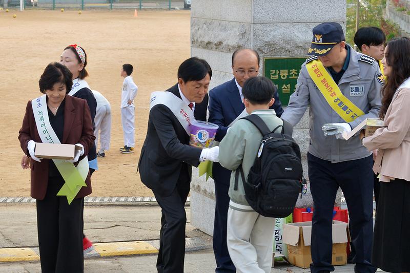 갑룡초등학교_안전캠페인_(6).jpg 이미지