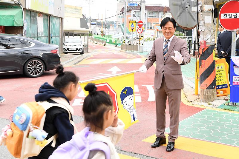 갑룡초등학교_교통지도_봉사활동_(4).jpg 이미지