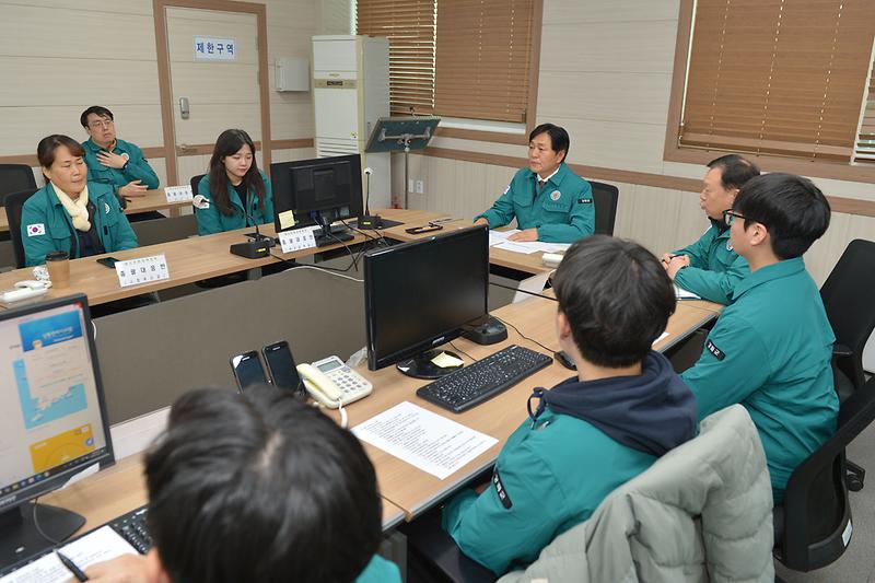 강화군 재난상황실 근무자 격려 사진
