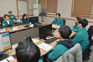 강화군 재난상황실 근무자 격려 사진