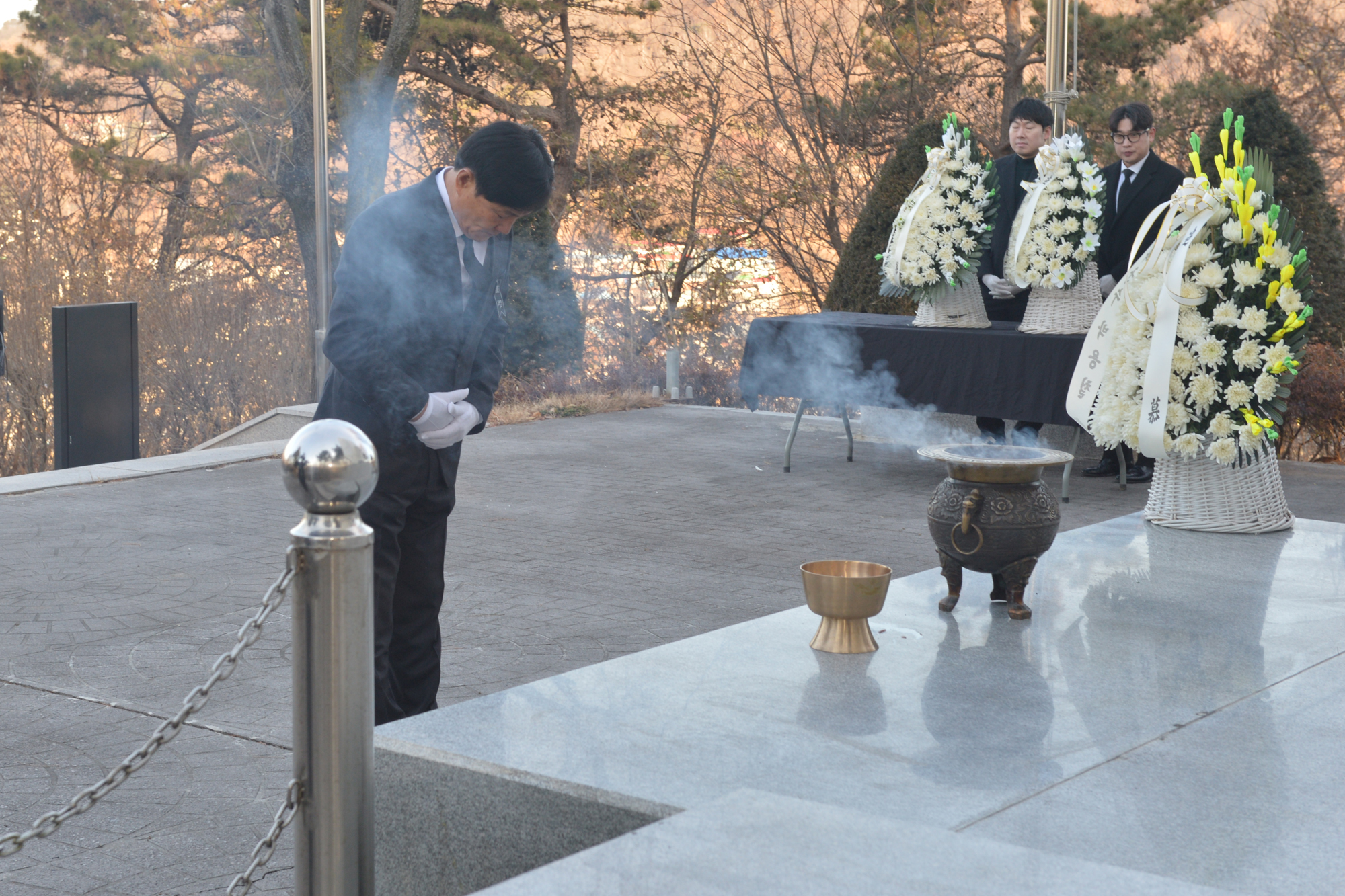  2025년_새해_현충탑_참배_(8).jpg 이미지