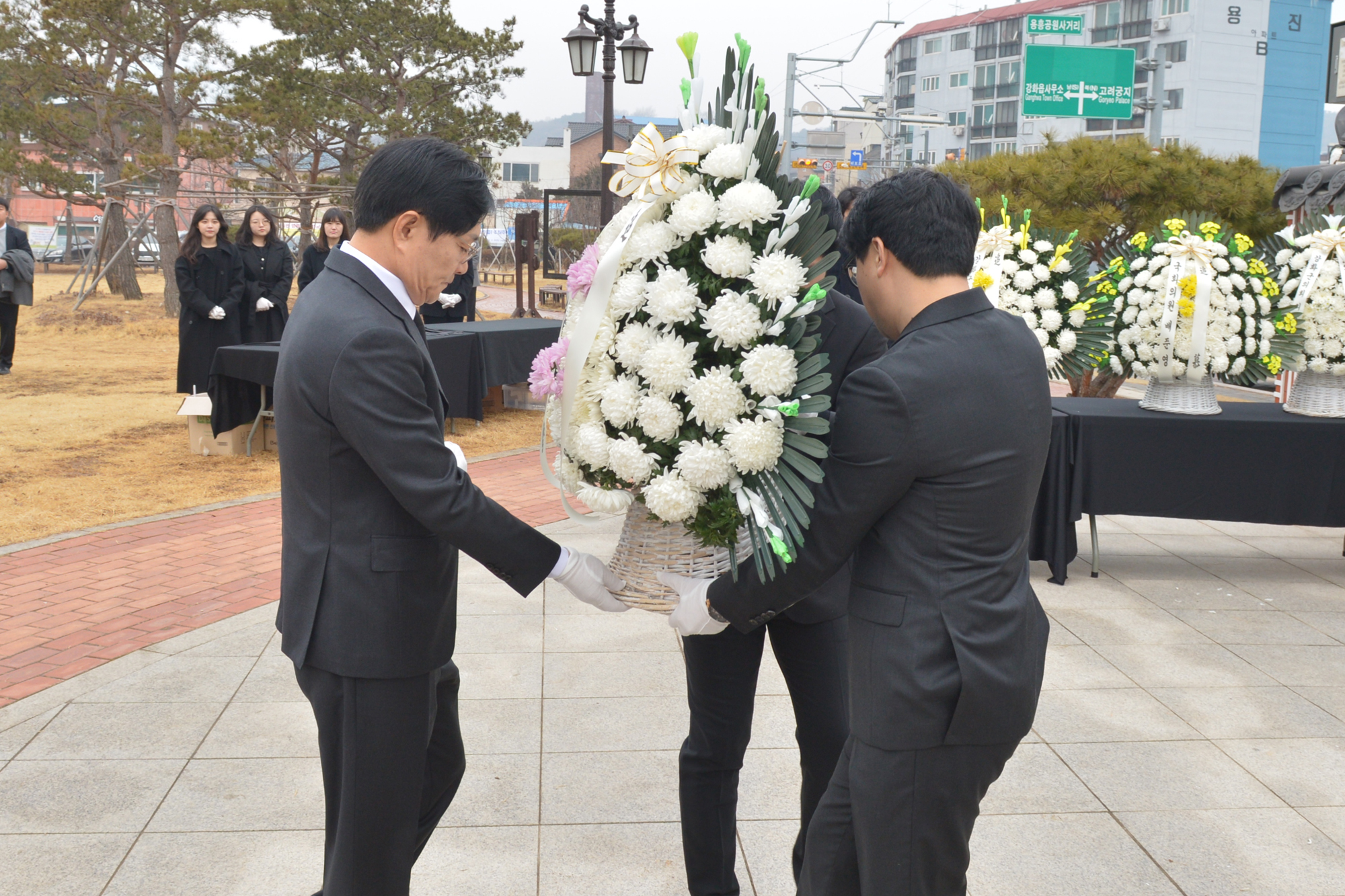  3.1절_기념비_참배_(2).jpg 이미지