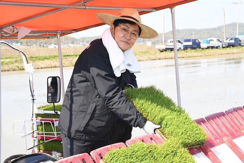 2025년_첫_모내기현장_(10).jpg 이미지