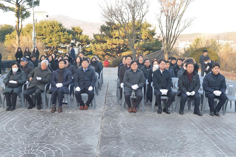 2025년_새해_현충탑_참배_(5).jpg 이미지