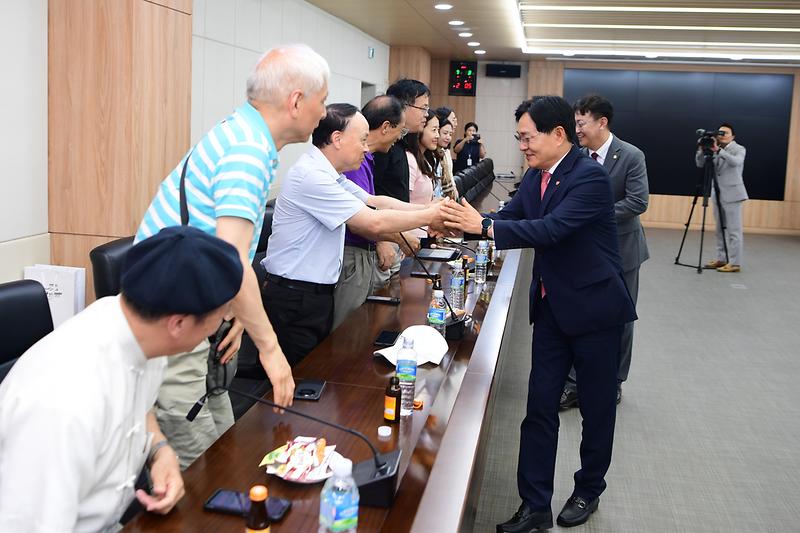 2025년_심학과_동아시아유학_학술대회_학자_간담회_(2).jpg 이미지