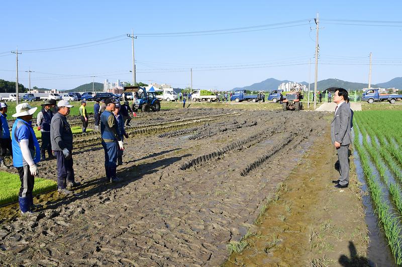 2025년_예비못자리_지원사업_현장_격려_(2).jpg 이미지