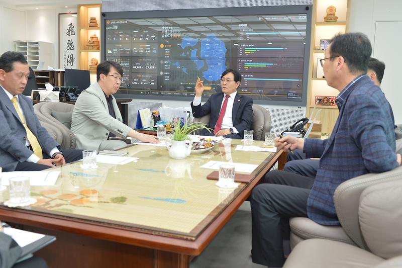 봄_축제_긴급회의_(13).jpg 이미지