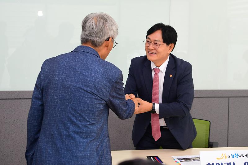 찾아가는_이동군수실_(1).jpg 이미지