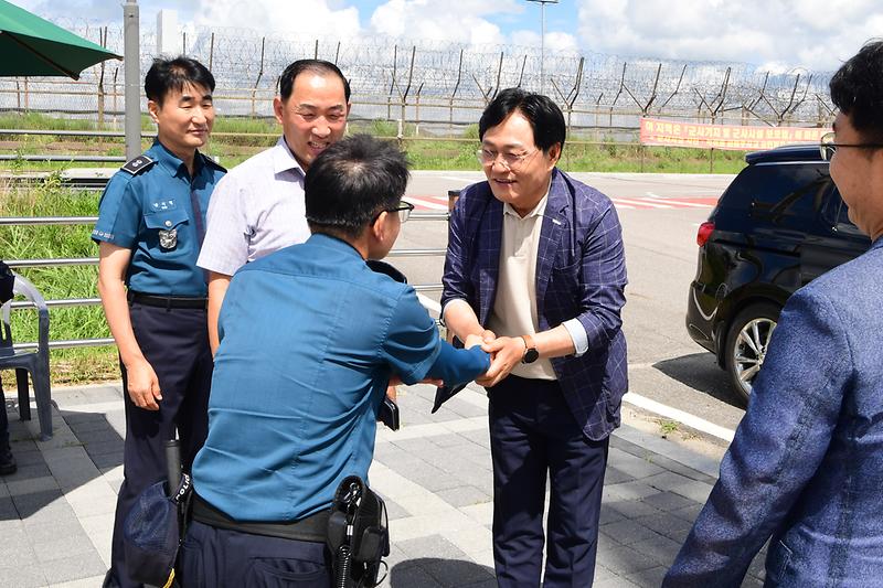 취약지_검문검색_경찰관_격려_(5).jpg 이미지