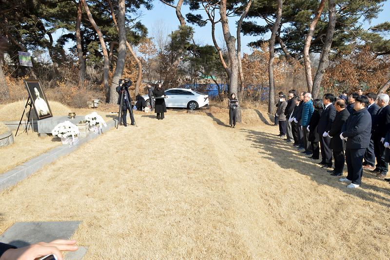 독립유공자_묘소_참배_(11).jpg 이미지
