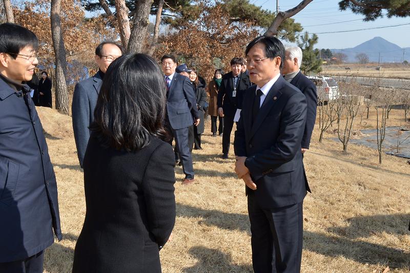 독립유공자_묘소_참배_(5).jpg 이미지