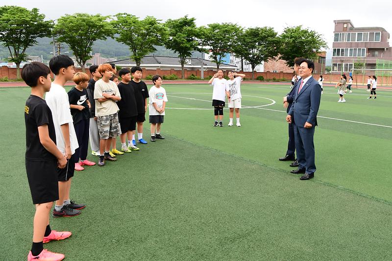 강화초_축구부_격려_(4).jpg 이미지