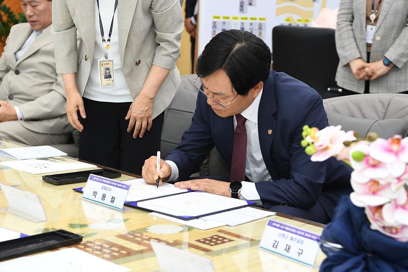 강화군_노인의료나눔재단_업무_협약식_(10).jpg 이미지