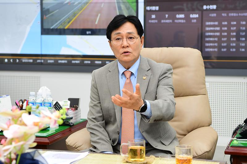 긴급_대책회의_(7).jpg 이미지