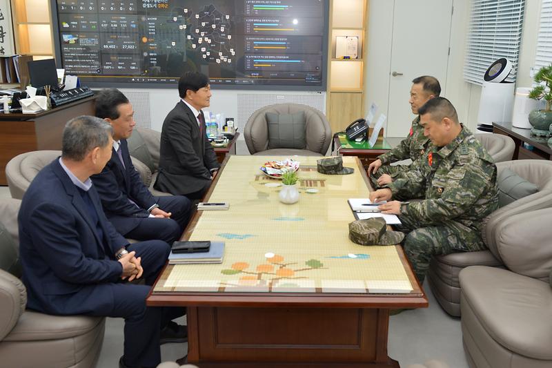 해병대_2사단장_강화군청_방문_(10).jpg 이미지