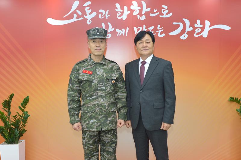 해병대_2사단장_강화군청_방문_(4).jpg 이미지