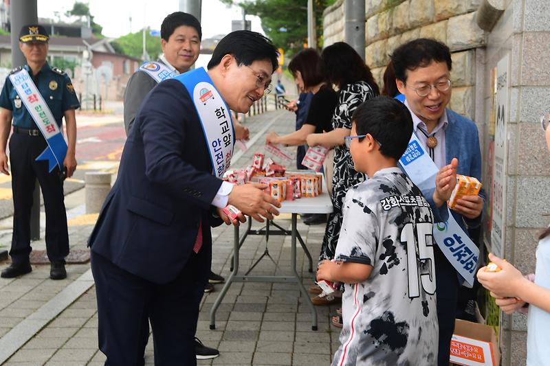 합일초등학교_교통안전_캠페인_(3).jpg 이미지