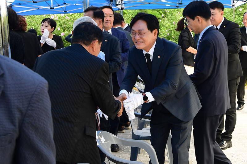 현충탑_참배_(9).jpg 이미지