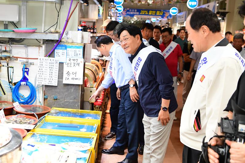 인천시장_강화군_수산시장_방문_(34).jpg 이미지