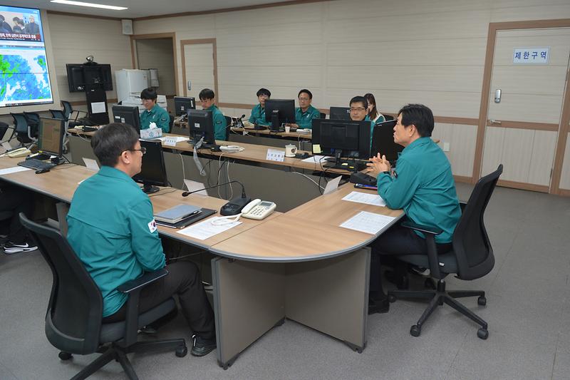 재난상황실_방문_(2).jpg 이미지