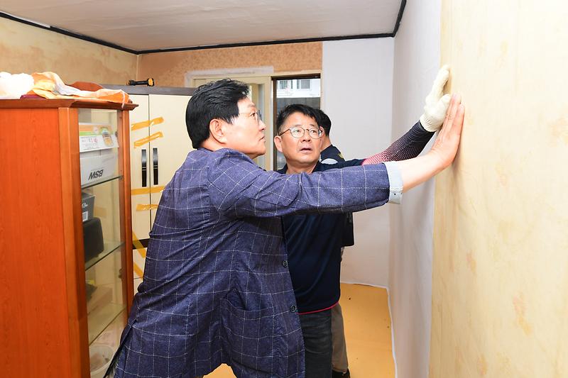 저소득가구_집수리_현장_확인_(2).jpg 이미지