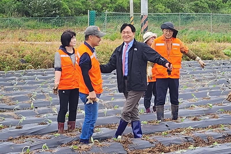 농촌일손_돕기_봉사활동_(21).jpg 이미지