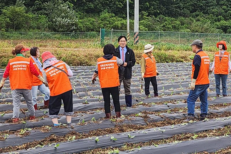 농촌일손_돕기_봉사활동_(29).jpg 이미지