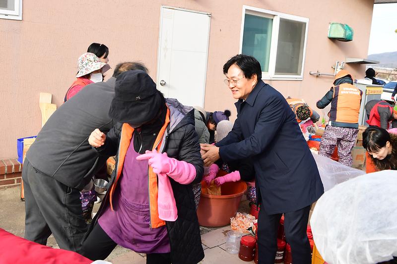 농가주부모임_고추장_나눔행사_(1).jpg 이미지