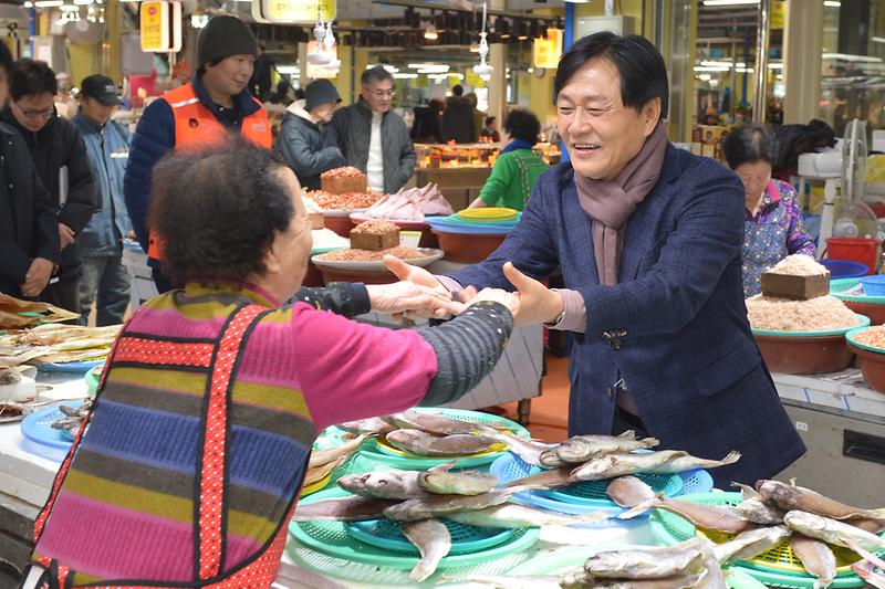 설 명절 전통시장 방문 사진