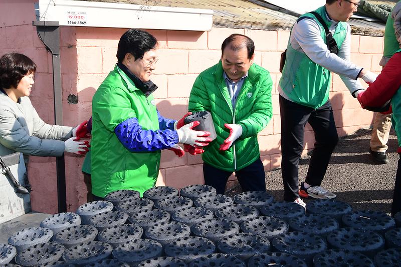 새마을__연탄나눔_봉사_(6).jpg 이미지