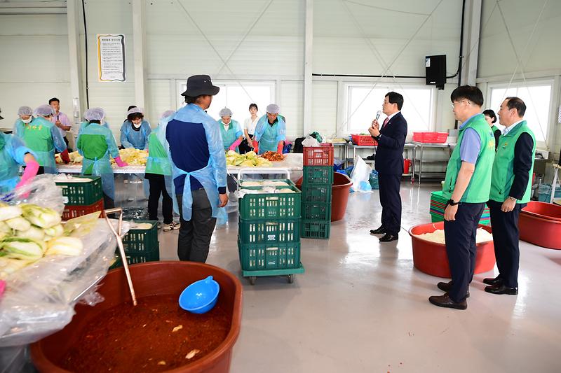 새마을지회_사랑의_여름김치_나누기_행사_(7).jpg 이미지