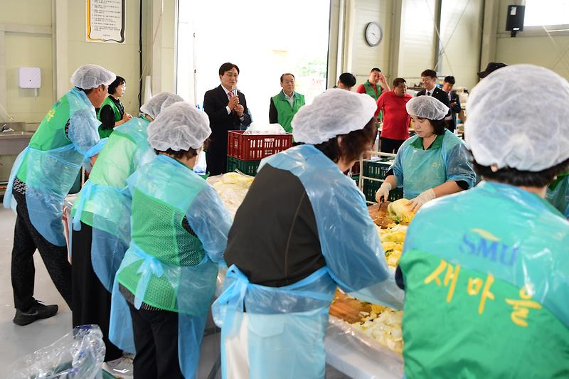 새마을지회_사랑의_여름김치_나누기_행사_(8).jpg 이미지